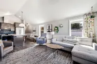 Sweet Seaview Home Near Beach and Trailhead! Hotels in Seaview