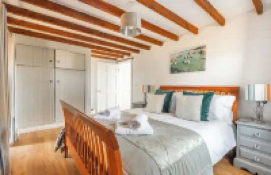 2 Bed Cottage, Log Burner. Pet Friendly - 5 Mins to Nearest Beach.