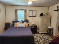 Charming 2-bedroom cottage near Bedford, screened  porch deck & private setting