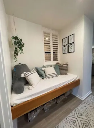 Clean modern farmhouse in Snowcreek with 4 minute walk to shuttle and preserve