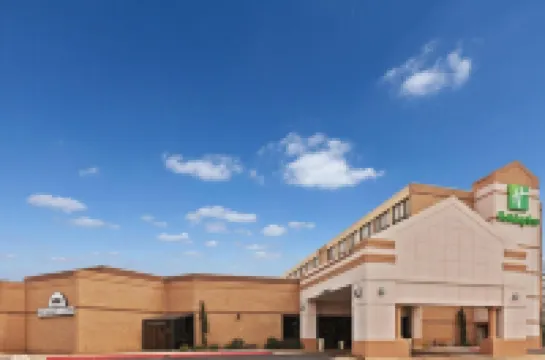 เอ็มซีเอ็ม เอเลกานเต โฮเทลแอนด์สวีทส์