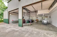 Spacious Lake Texoma Vacation Rental w/ Game Room! - parking
