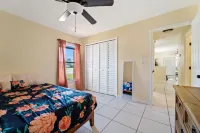 Tropical Palm Oasis - Cozy Private Heated Pool Home!