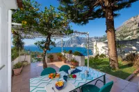Casa Nostra - It Speaks of Love Family and the sea