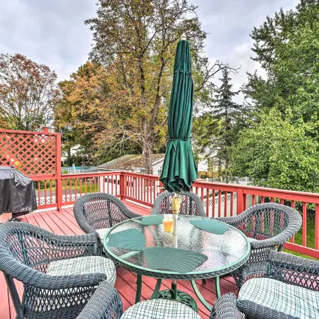 Pet-Friendly Latham Retreat ~ 7 Mi to Albany!