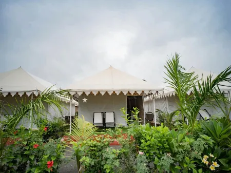 Unity Holiday Resort - Statue of Unity Отели рядом с достопримечательностью «Стейтью Оф Юнити»