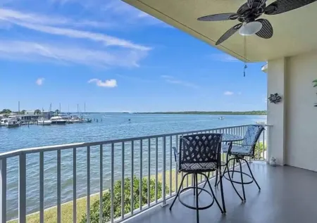 Waterfront quiet condo w Pool by Madeira Beach