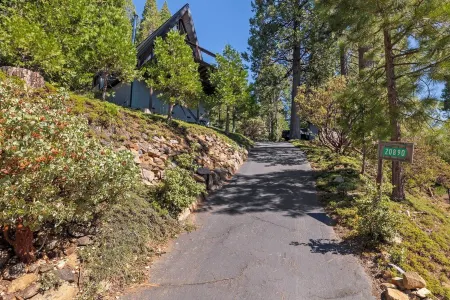 Cabin with Digital Minimalism for true get-away to Sierra outdoors.