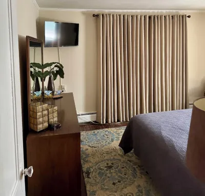 Fun Downtown Location 2nd flr