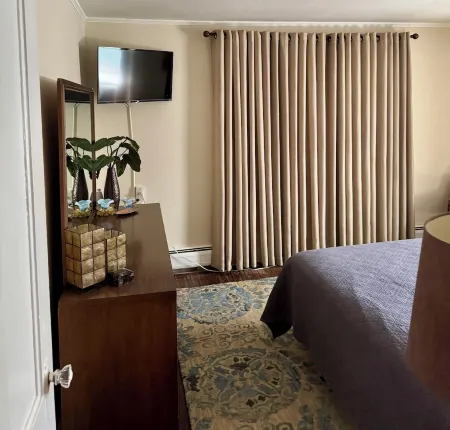 Fun Downtown Location 2nd flr Отели рядом с достопримечательностью «Karabin Farms»