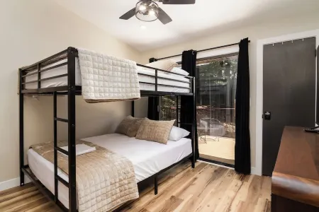 Charming Table Rock Cabin – Near SDC & Lake!