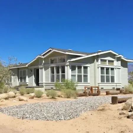 Bright, Spacious and sparkling clean 3 bed 2 bath