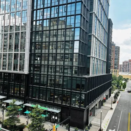 Modern Arlington 2BR + 2BA Gem , Metro Hub, 7 minutes to DCA