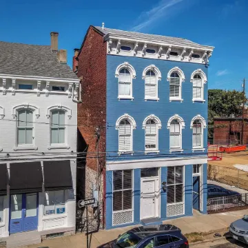 Heart of Mainstrasse Apt 2