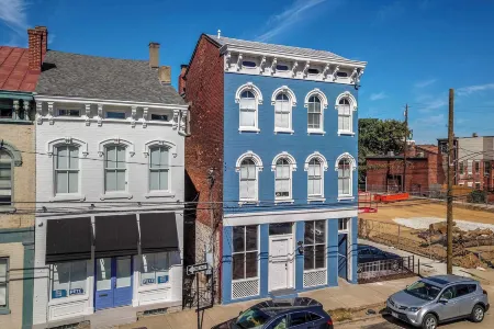 Heart of Mainstrasse Apt 2