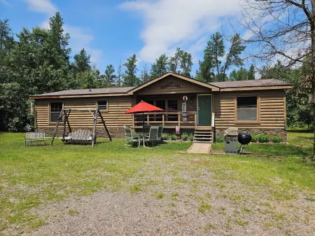 Beautifully fully remodeled cabin in the woods Отели в г. Клирфилд