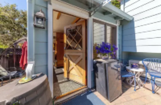 Snuggle Inn A Romantic Couples Retreat!