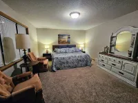 Perfect Winter Get-Away!   Spacious Lakefront Getaway 3Br+Loft & Cozy Fire Pit.