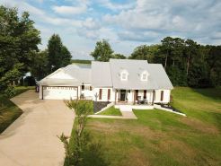 Luxury Lake Escape- Golf Cart,Private Beach Area,Boathouse,Fishing Lights,Kayaks