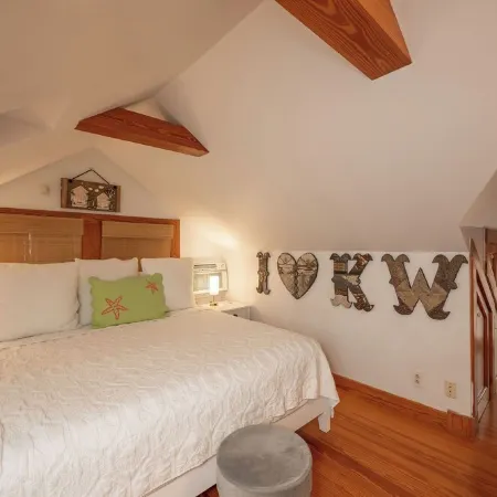 Island Time Hideaway at Old Town Key West Historic Seaport - 3 Blocks to Duval