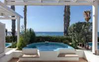 Annabelle - Hot Tub