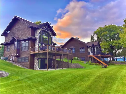 Bay Lake Cabin w/200ft of Lakefront, fun deck, private dock + woodfire sauna!