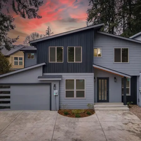 Modern and cozy home on Lakeview