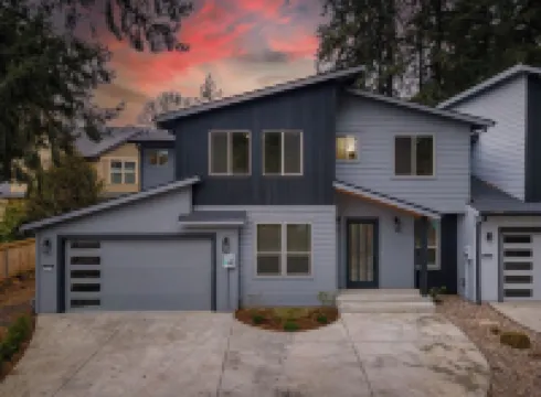 Modern and cozy home on Lakeview