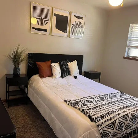 Entire home, walking distance to OU