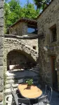 Gite de Chapelèche les Glycines Pour 8 à 10 Personnes Hotels in Gluiras