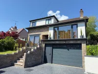 Pembury – Spacious and Contemporary 4 Bedroom Holiday Retreat