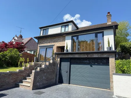 Pembury – Spacious and Contemporary 4 Bedroom Holiday Retreat