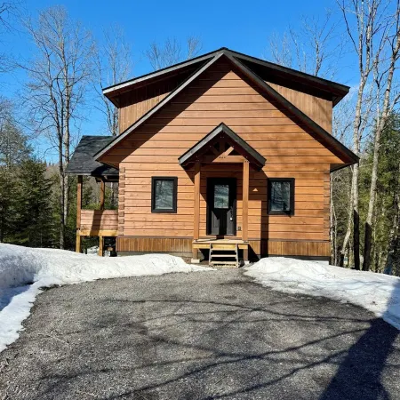 Luxury Muskoka River Log Cabin
