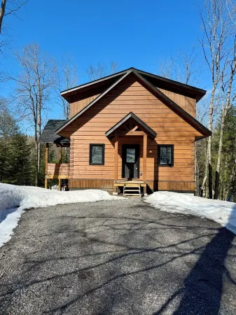 Luxury Muskoka River Log Cabin