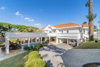 Oasis in the city - High standard mansion in Curitiba Hotels in Seminario