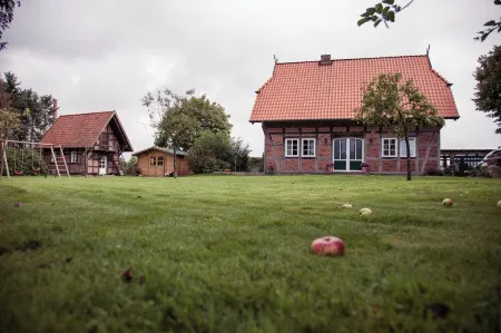 Relaxation and tranquillity in the countryside, large garden, dogs welcome Отели в г. Кирхлинтельн