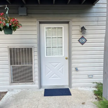 Lake living: newly renovated 2-bed/2 bath condo on Little St. Germain Lk w/ WiFi