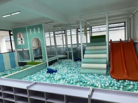 Cozy apartment in the wonderful Ruaka with WiFi, fitness room and swimming pool. فنادق في 