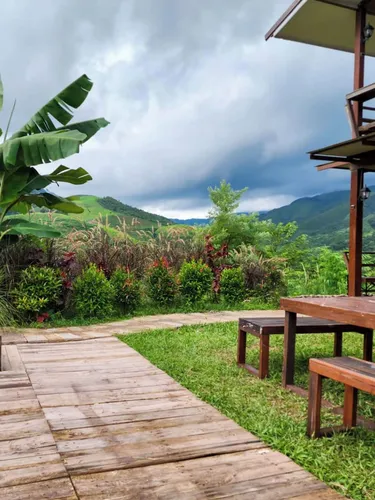 รูปภาพของบ้านกลางเขา