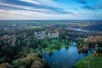 Padley; woodland lodge for 2-4 with hot tub, BBQ, near Alton Towers.