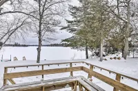 Lakefront Mercer Home Private Dock and Kayaks! - parking