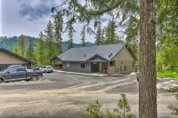 Elegant Priest Lake Townhome ~ 1 Mi from Lake - balcony