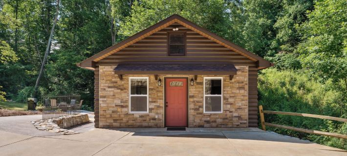 Hickory Hideaway Pet-Friendly Haven with Fire Pit! Hotels in Catawba County