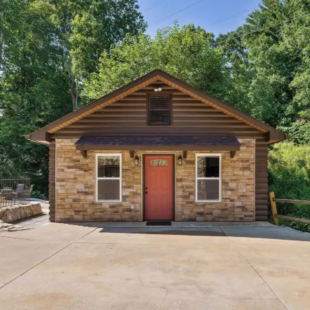 Hickory Hideaway Pet-Friendly Haven with Fire Pit!