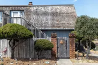 Beach Access - Cozy  2-BD Pet Friendly Kitty Hawk Condo with pool, W&D, tennis