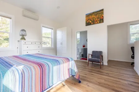 Charming 1-bedroom house with AC and WiFi in lovely Fullerton Отели рядом с достопримечательностью «Калифорния Стейт Юниверсити Фуллертон»