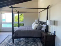 Stunning ocean front villa with pool and power generator. 10min drive to beach