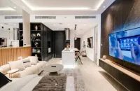 Chic studio  apartment with AC, fitness room in wonderful Sohba Hartland Dubai Dragon Mart Section BB周辺のホテル