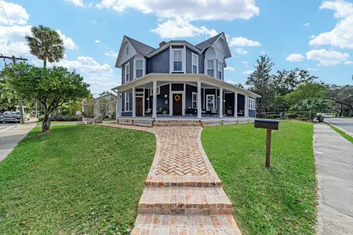 Charming 2-bedroom apartment in lovely Historic Downtown Ocala