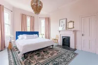 Savannah Stay with Style 3BR, Walk to Everything!